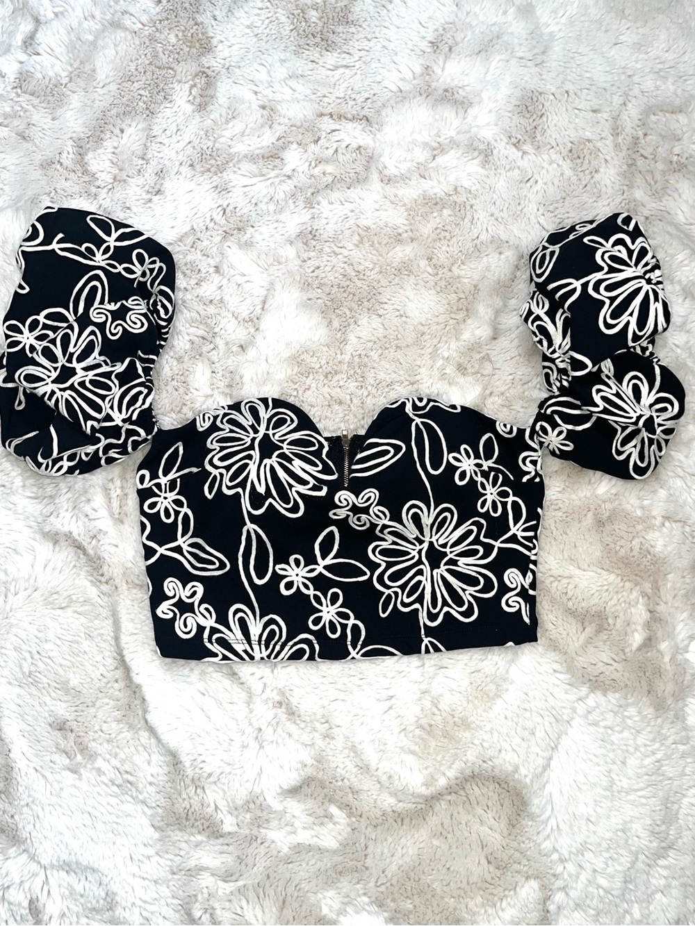 Black & White Floral Puff Sleeve Crop Top